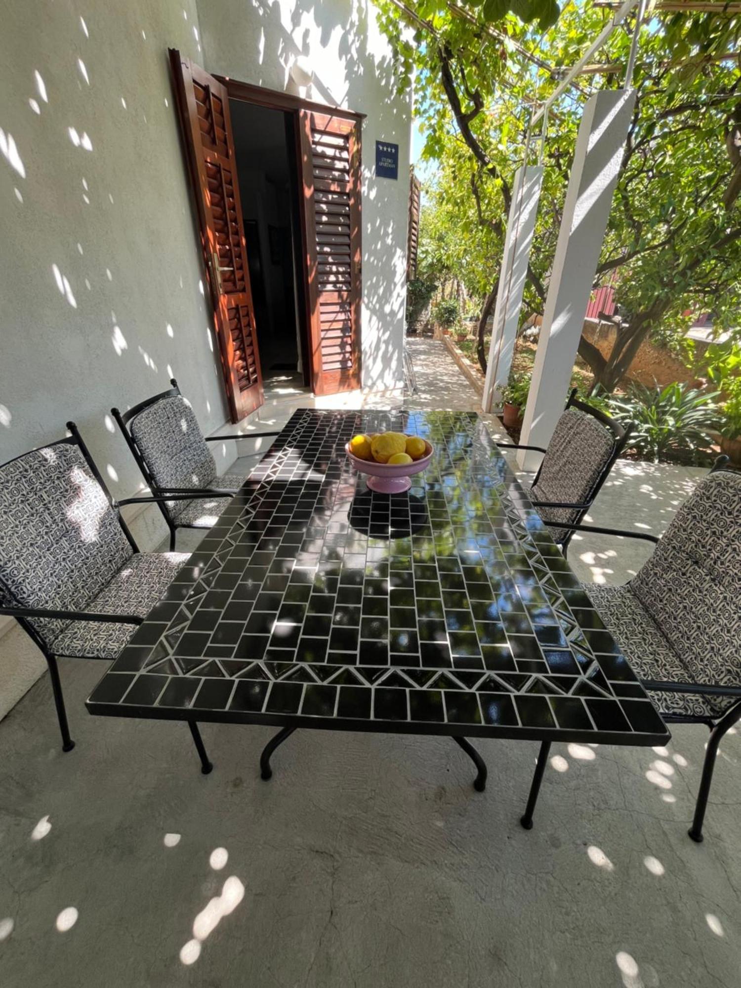 Apartman Mladenka Supetar Εξωτερικό φωτογραφία
