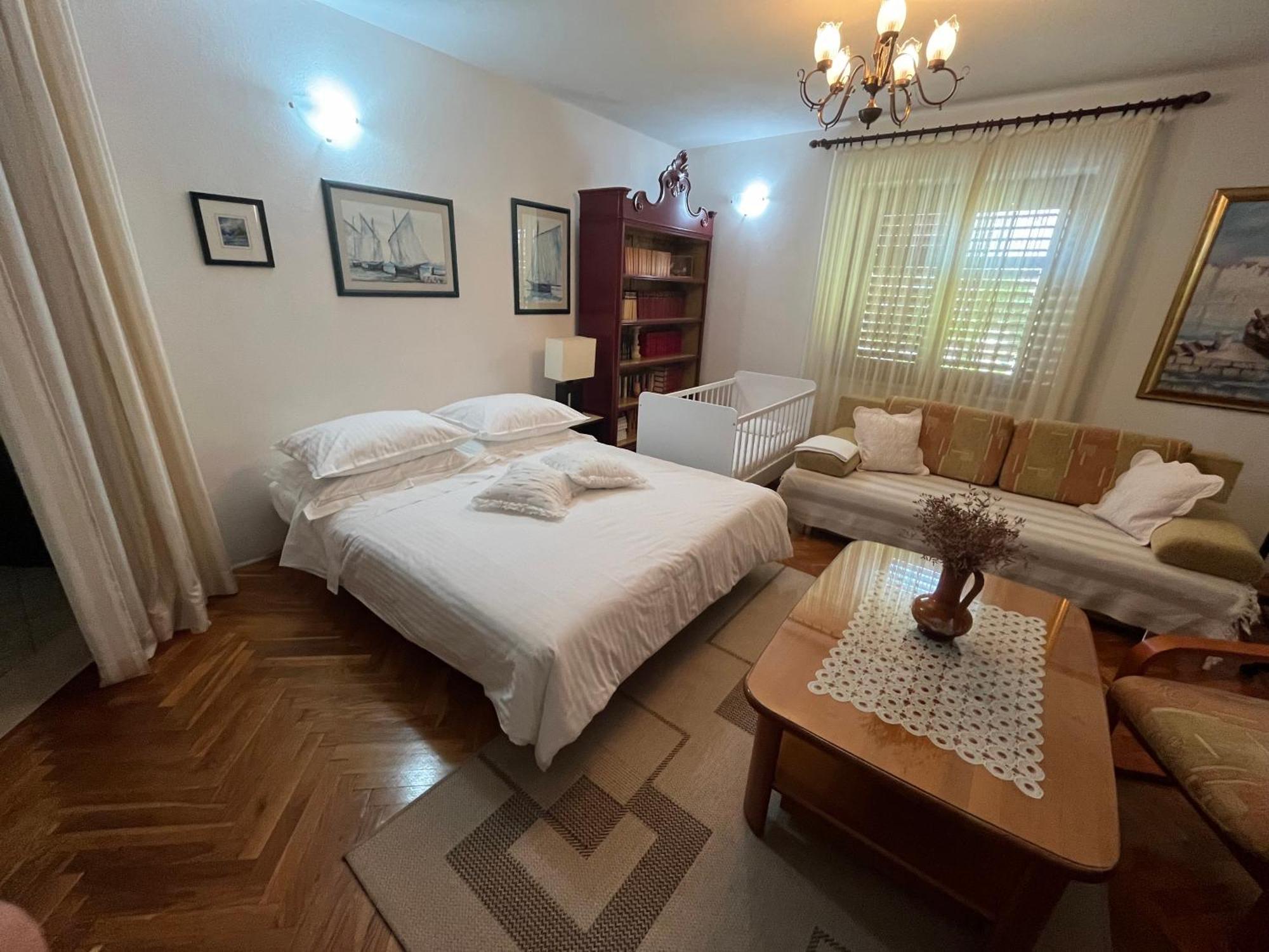 Apartman Mladenka Supetar Εξωτερικό φωτογραφία