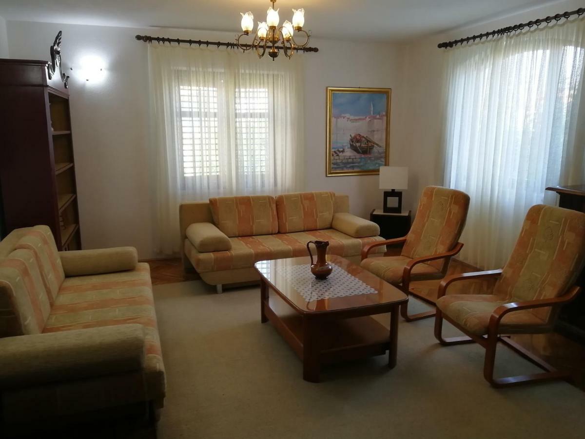 Apartman Mladenka Supetar Εξωτερικό φωτογραφία