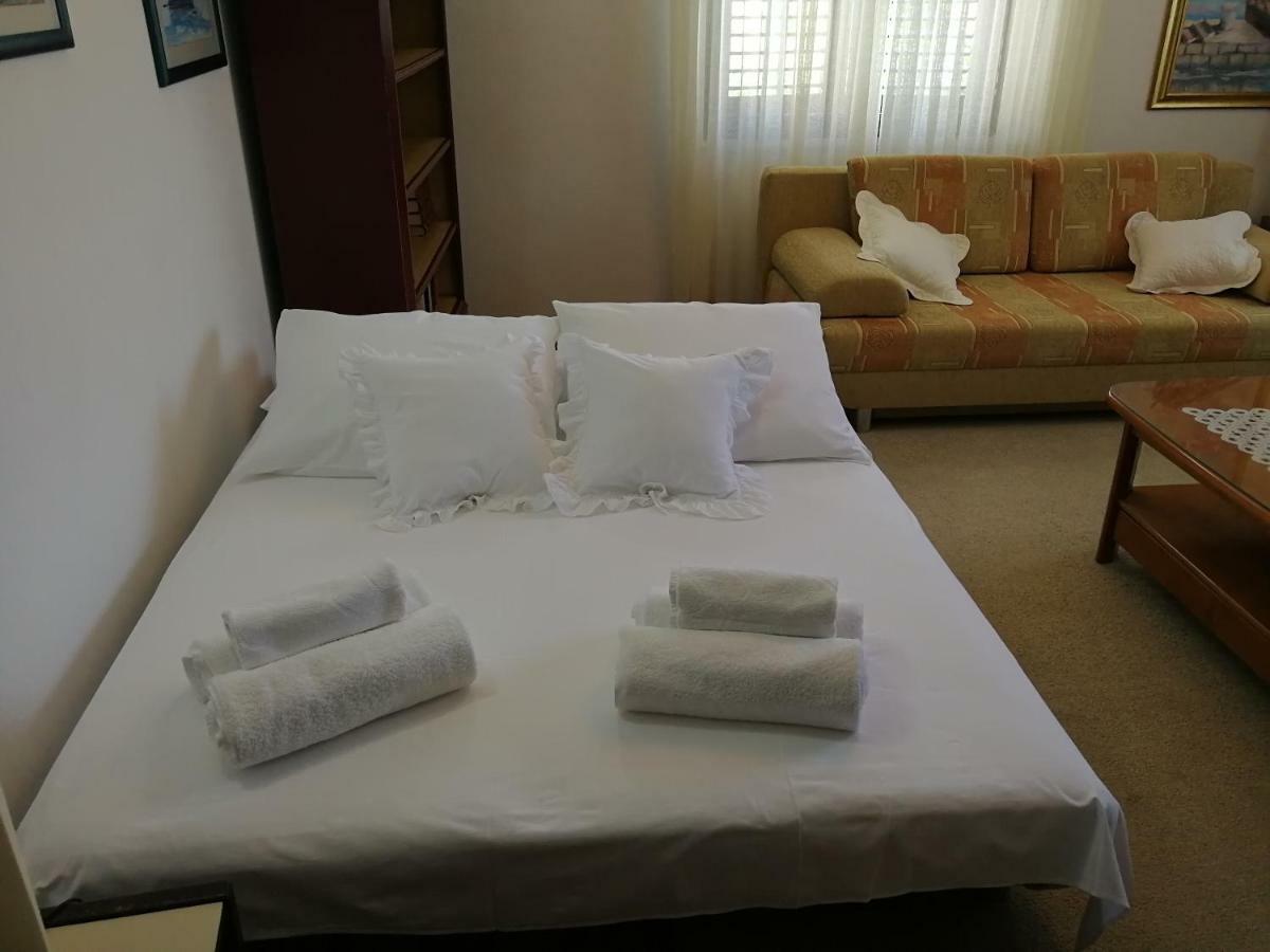 Apartman Mladenka Supetar Εξωτερικό φωτογραφία