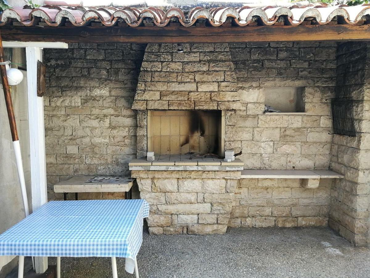 Apartman Mladenka Supetar Εξωτερικό φωτογραφία