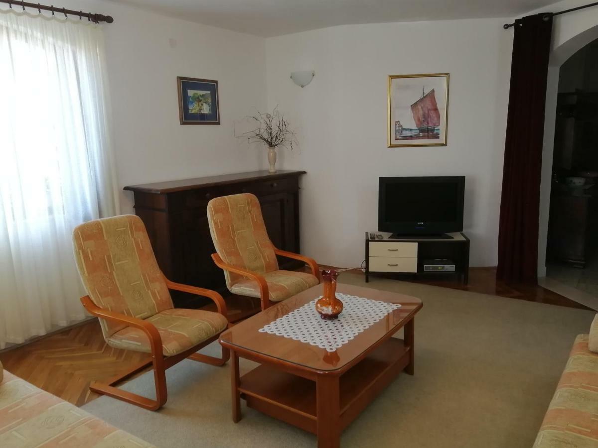 Apartman Mladenka Supetar Εξωτερικό φωτογραφία