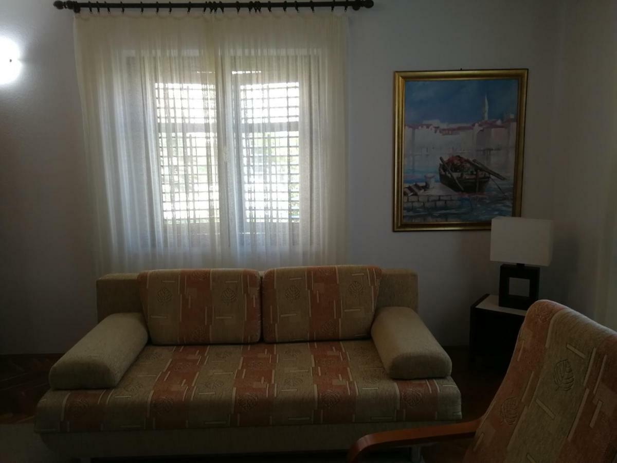 Apartman Mladenka Supetar Εξωτερικό φωτογραφία
