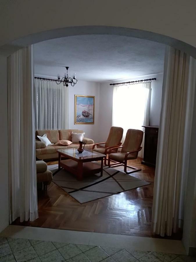Apartman Mladenka Supetar Εξωτερικό φωτογραφία